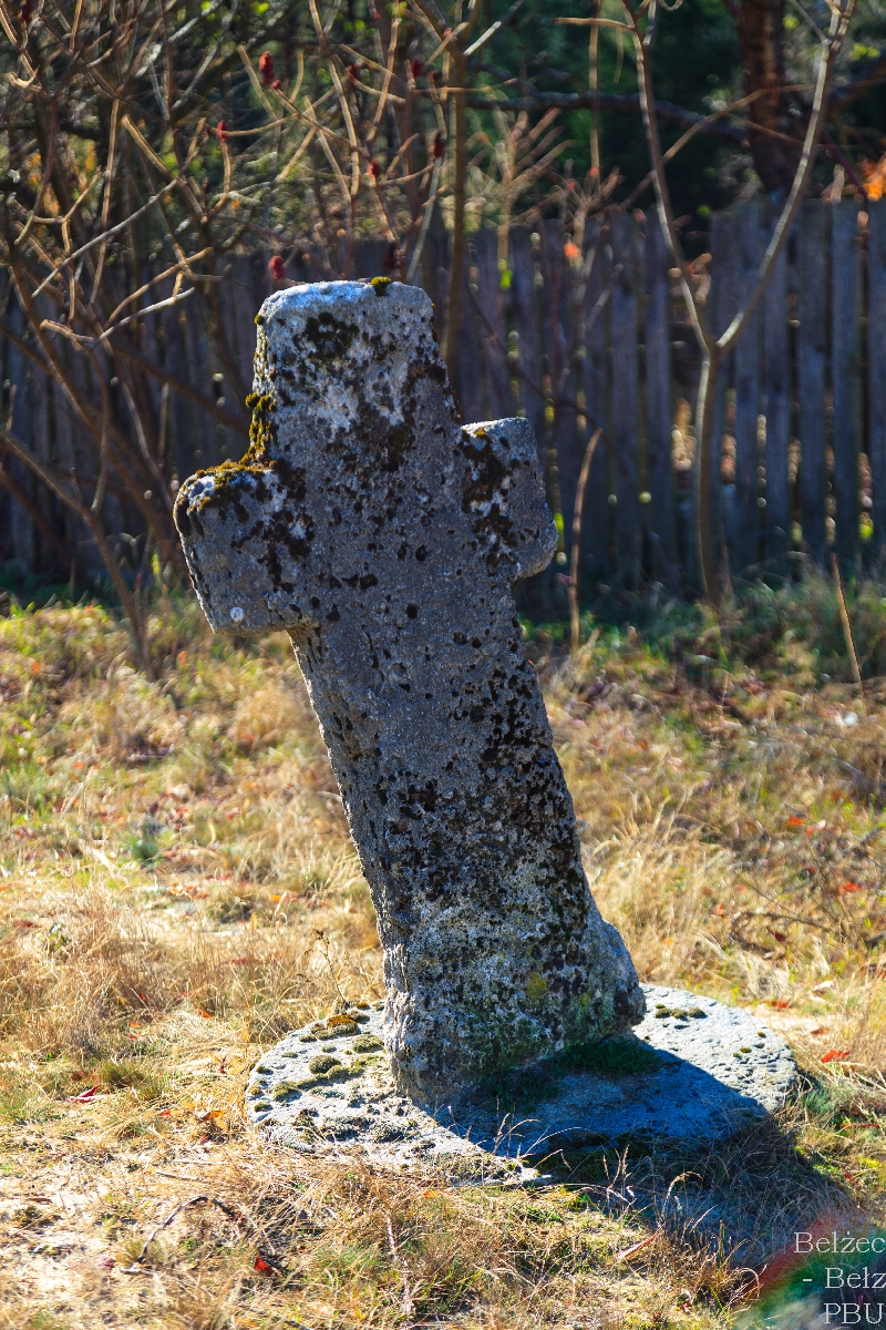 Krzyż wodowany w czasie suszy